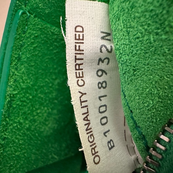 Bottega Veneta Cassette leather crossbody bag - Picture 8 of 13